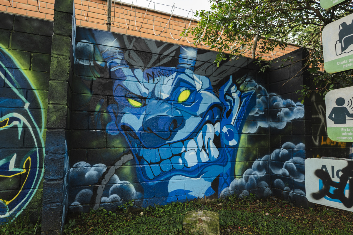 Graffiti colorido en la calle
